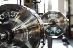 Quelle est la différence entre une barre olympique et une barre standard pour l'entraînement : guide complet