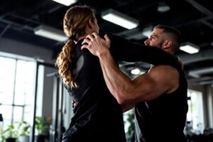 Quels exercices pratiquer pour améliorer la mobilité des épaules avant une séance : guide complet